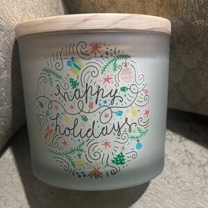 Festive Holiday Candle with Wooden Lid
